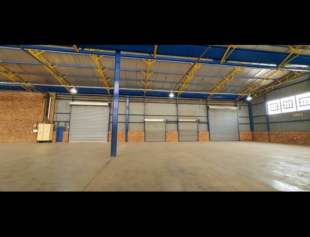 4,616M² WAREHOUSE TO LET IN CLAYVILLE